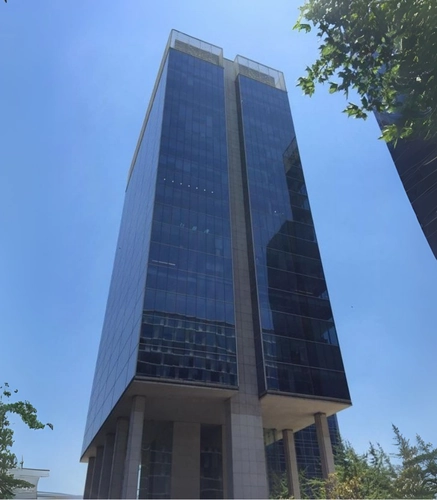 Edificio en las Condes, donde está la oficina de InGe!
